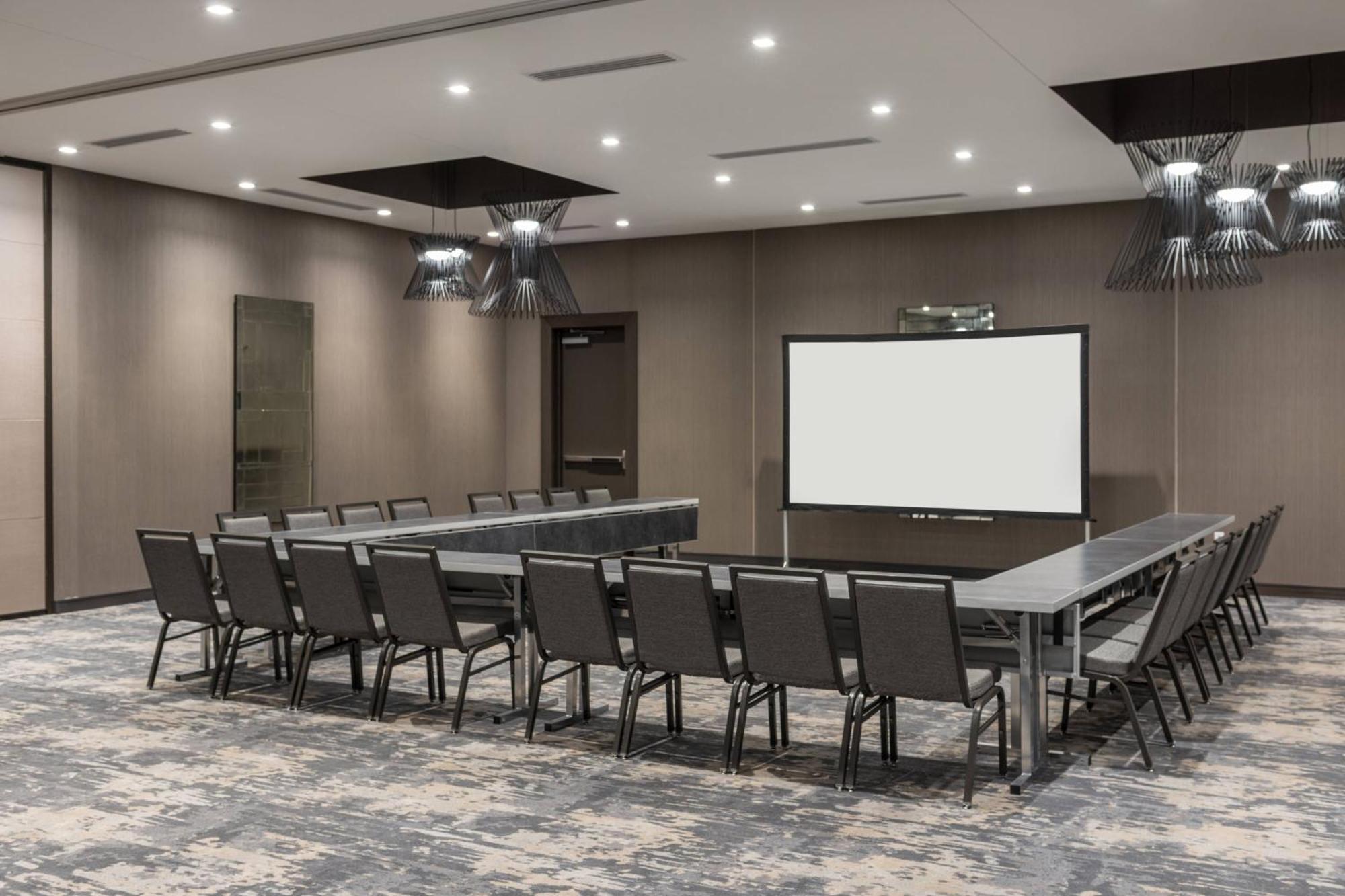 Ac Hotel By Marriott Boston Cleveland Circle Экстерьер фото