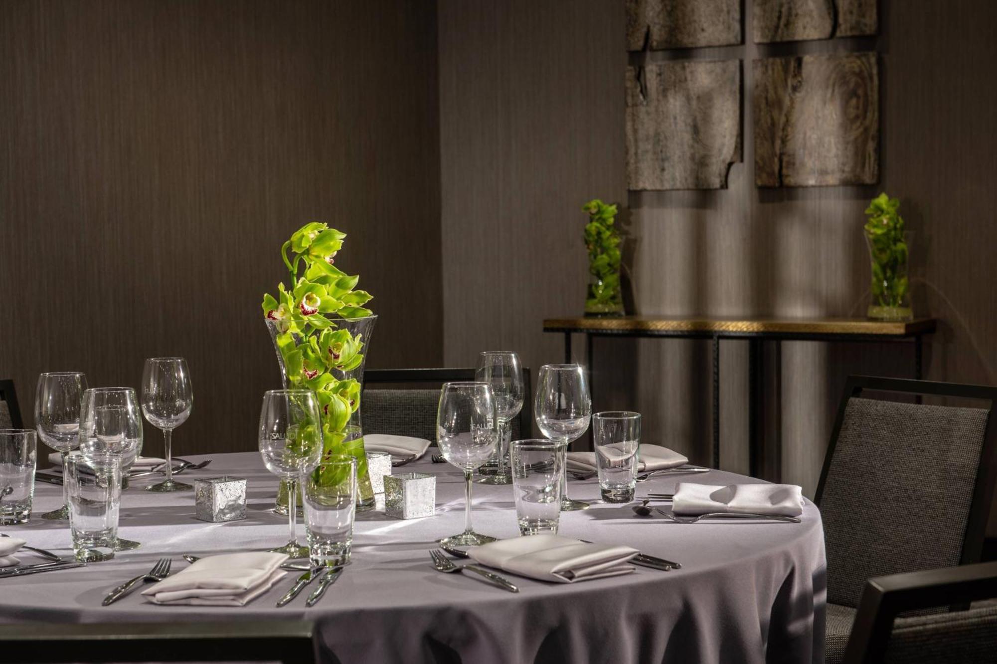 Ac Hotel By Marriott Boston Cleveland Circle Экстерьер фото