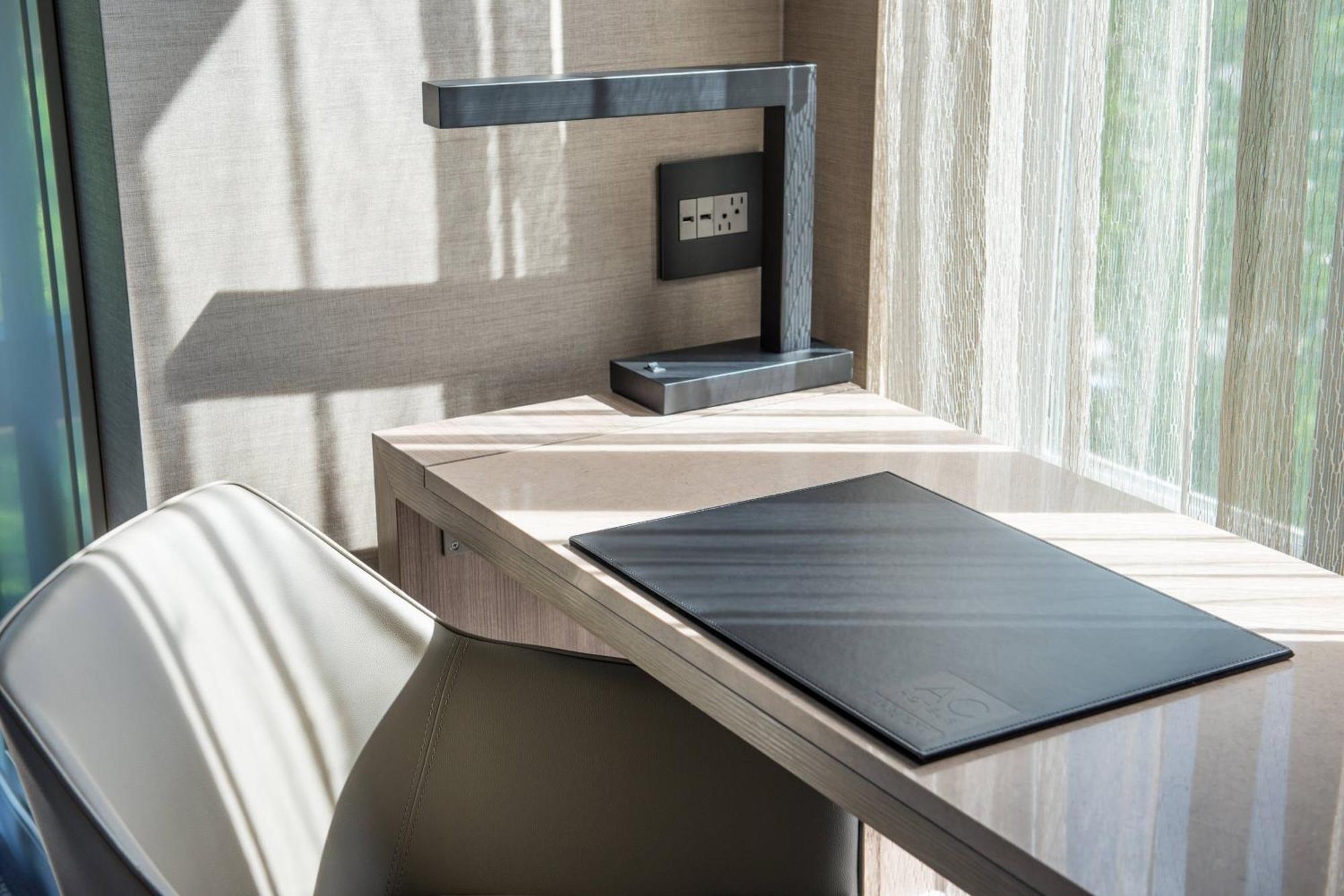Ac Hotel By Marriott Boston Cleveland Circle Экстерьер фото