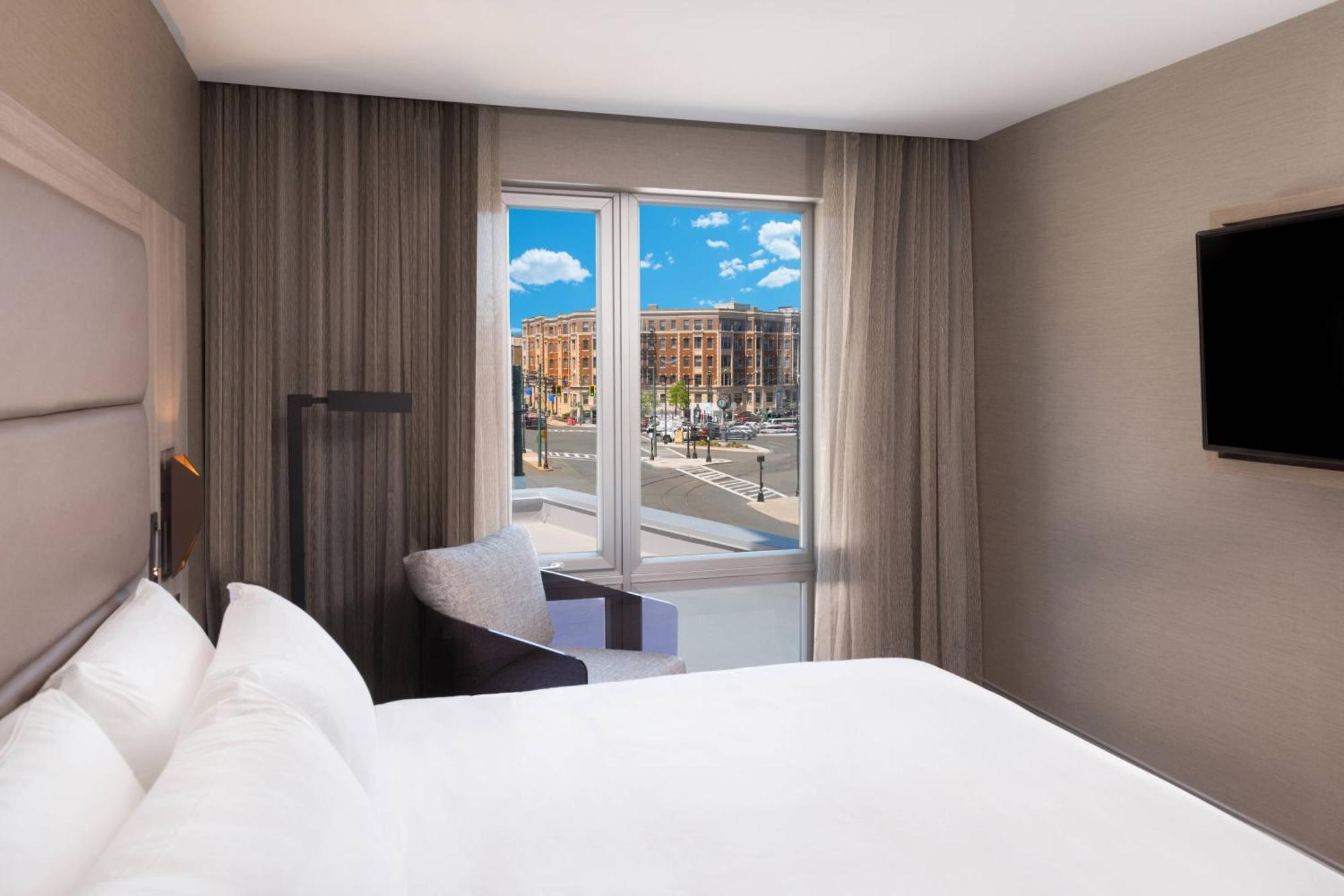 Ac Hotel By Marriott Boston Cleveland Circle Экстерьер фото