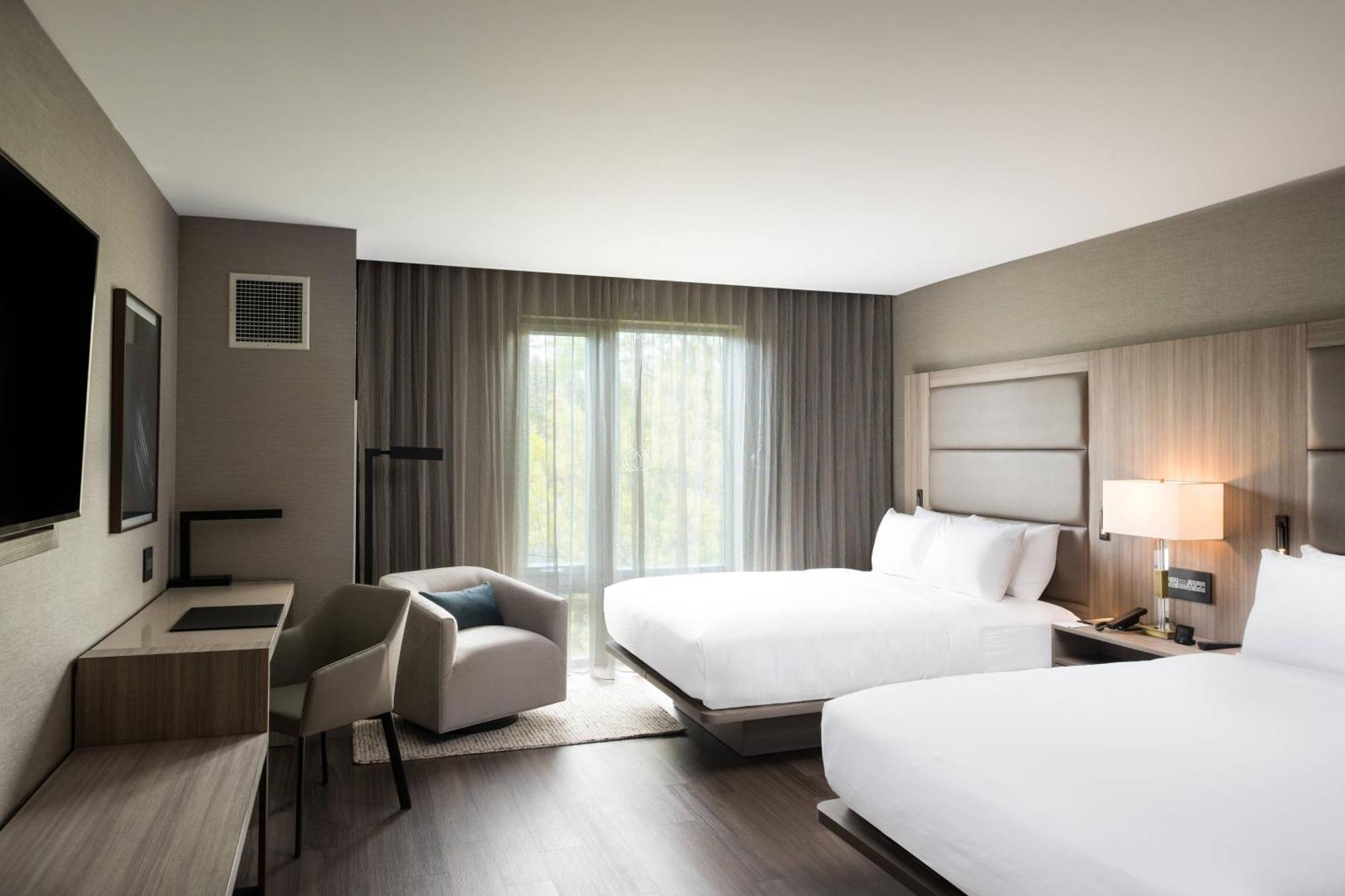 Ac Hotel By Marriott Boston Cleveland Circle Экстерьер фото