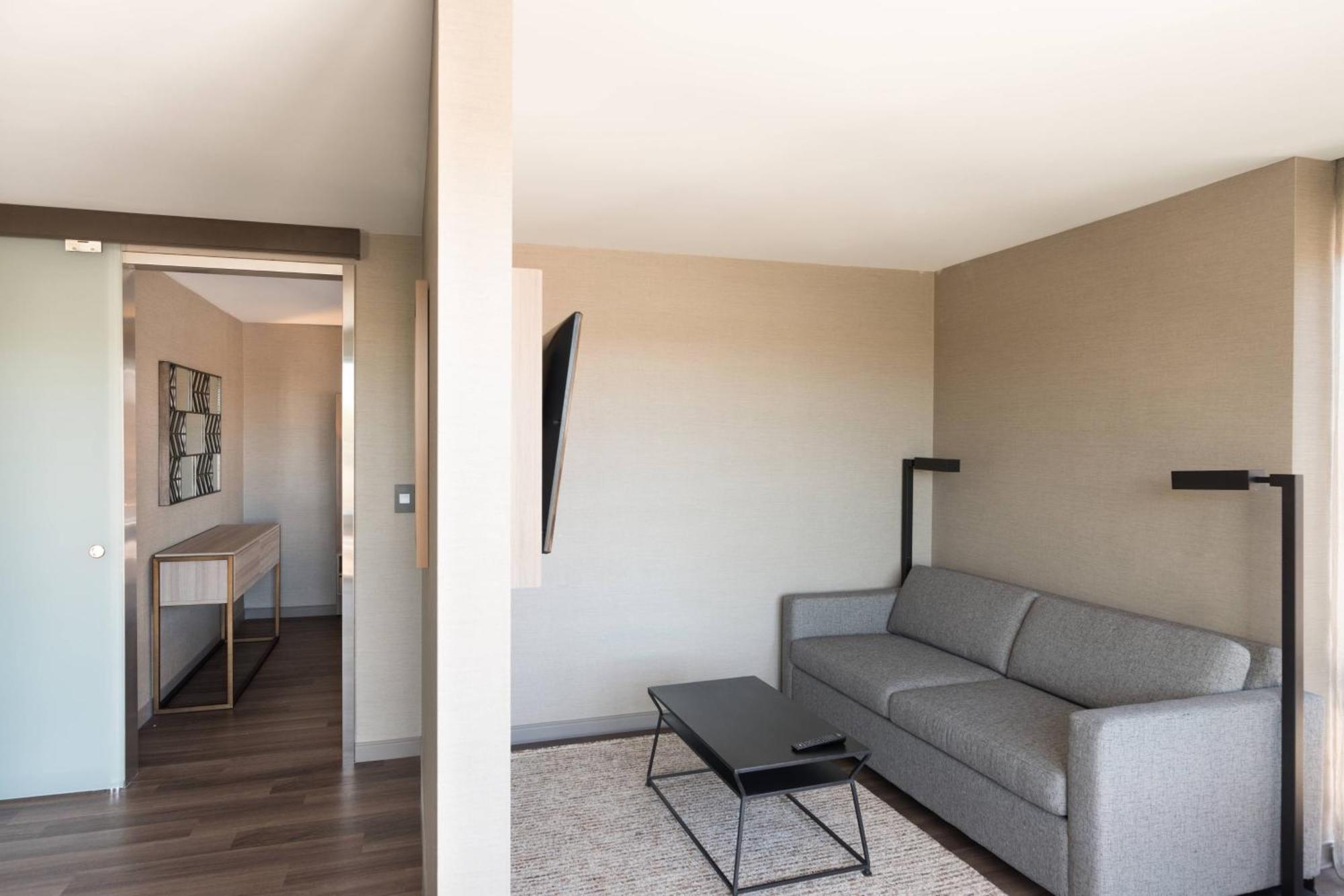 Ac Hotel By Marriott Boston Cleveland Circle Экстерьер фото