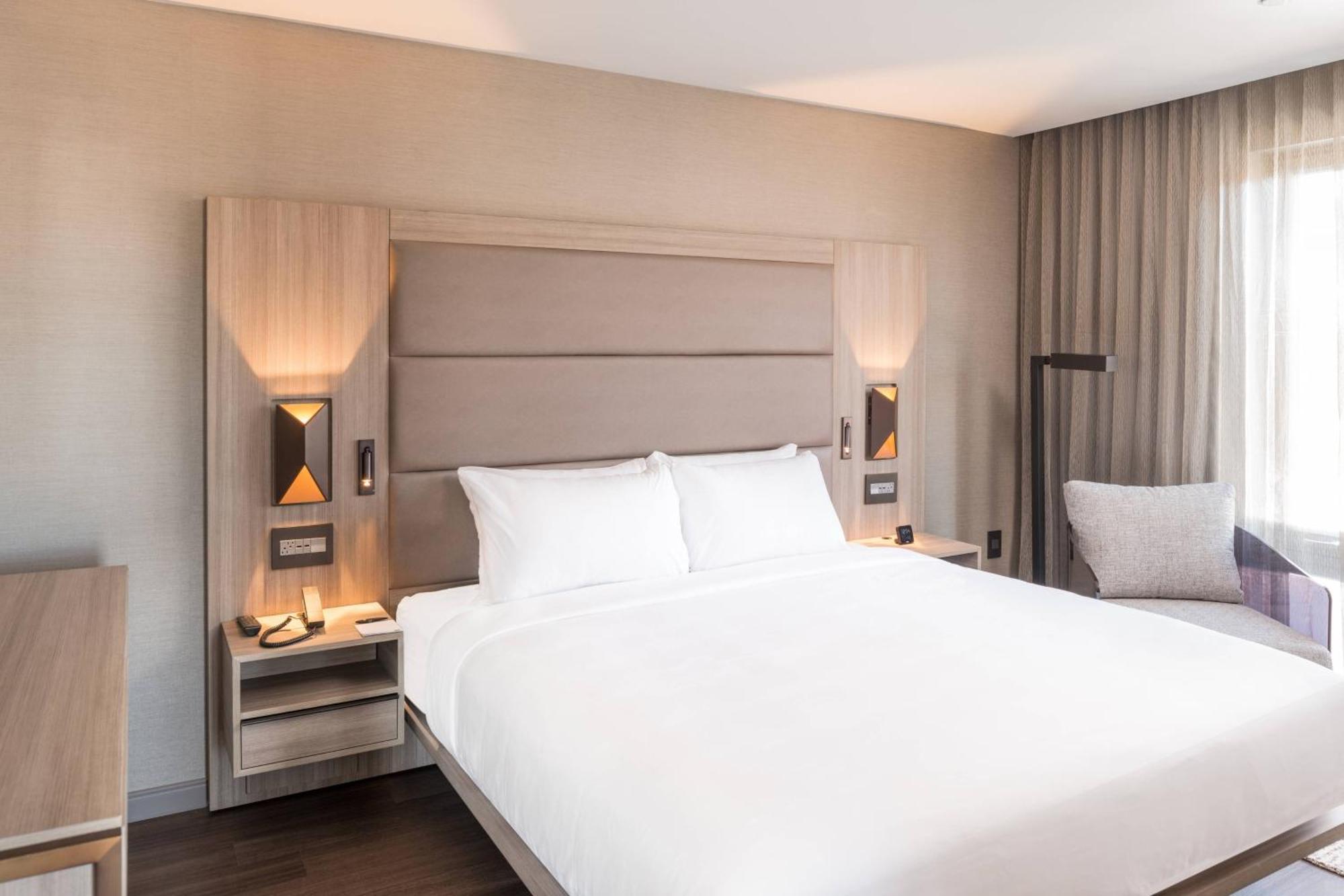 Ac Hotel By Marriott Boston Cleveland Circle Экстерьер фото