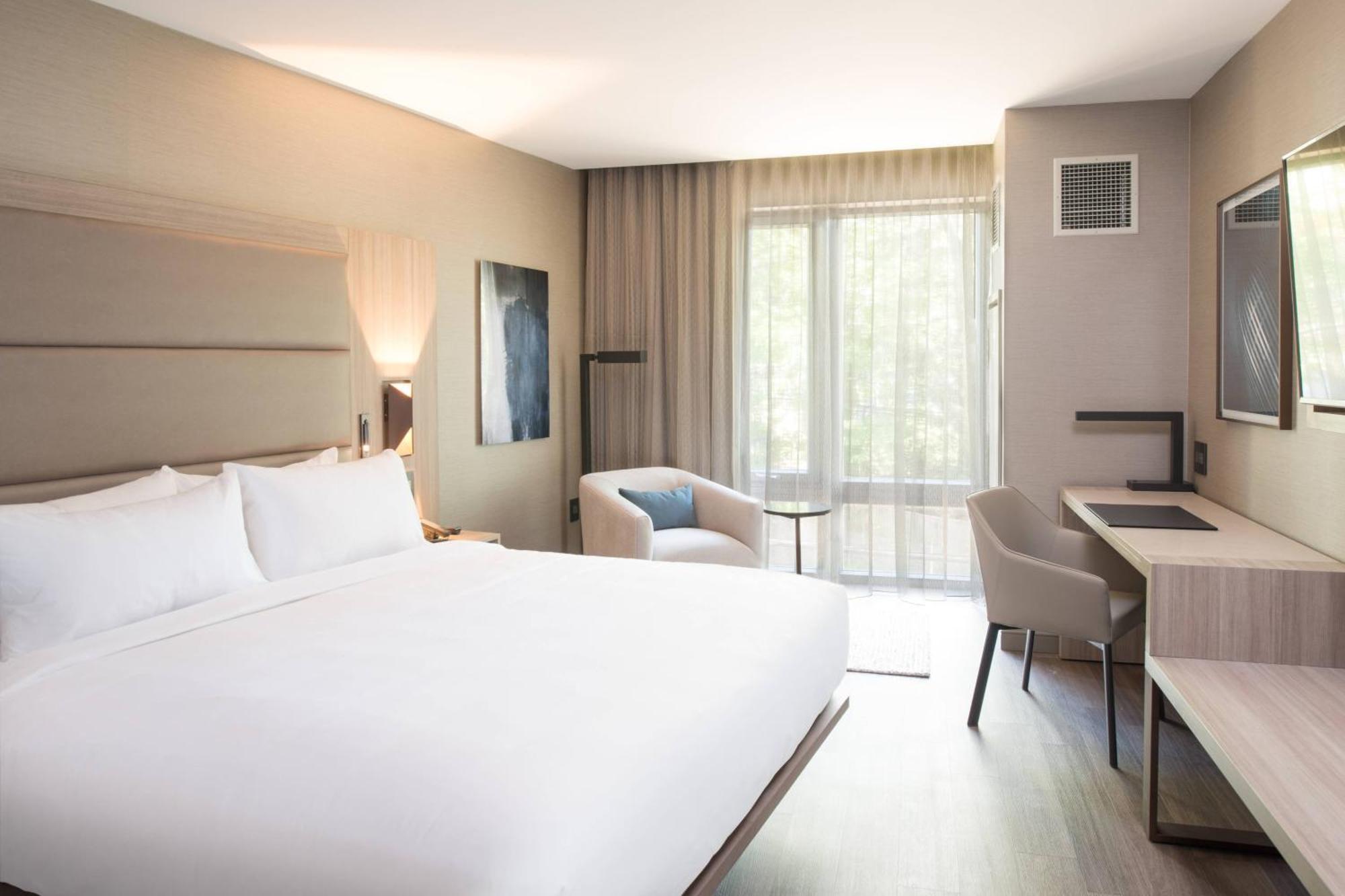 Ac Hotel By Marriott Boston Cleveland Circle Экстерьер фото