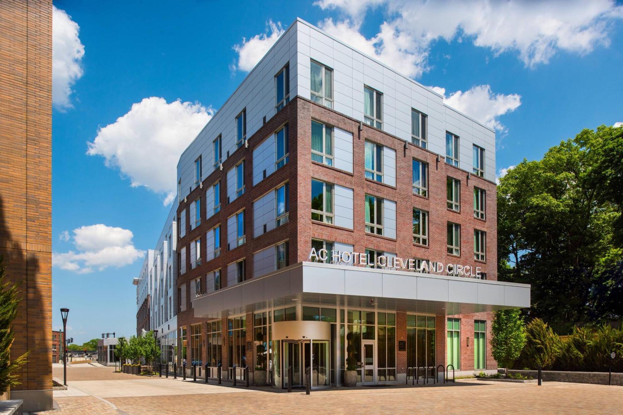 Ac Hotel By Marriott Boston Cleveland Circle Экстерьер фото